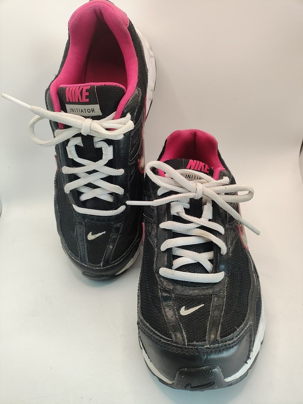 Nike Initiator Running Shoes Black Hot Pink Lightweight Size 7 Woman's